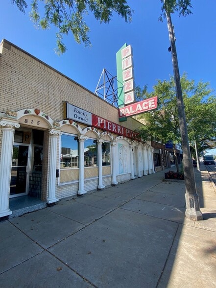 More Photos Of 815 W College Ave, Appleton Restaurant For Lease