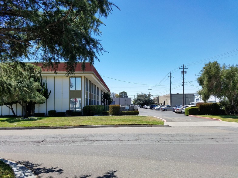 More Photos Of 8105 Edgewater Dr, Oakland Office For Lease