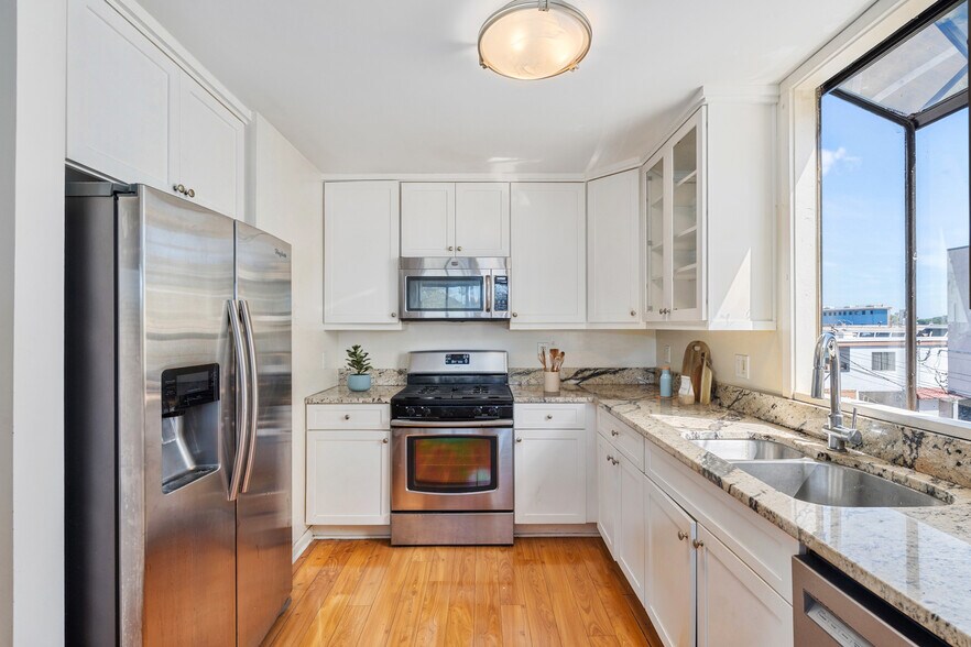 More Photos Of 1908-1910 Pacific Ave, Venice Apartments For Sale