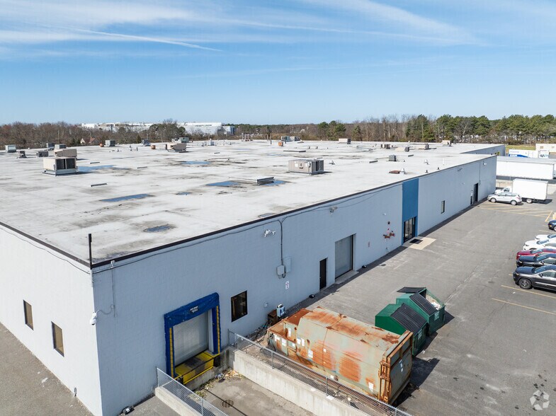 More Photos Of 95 Horseblock Rd, Yaphank Light Distribution For Lease
