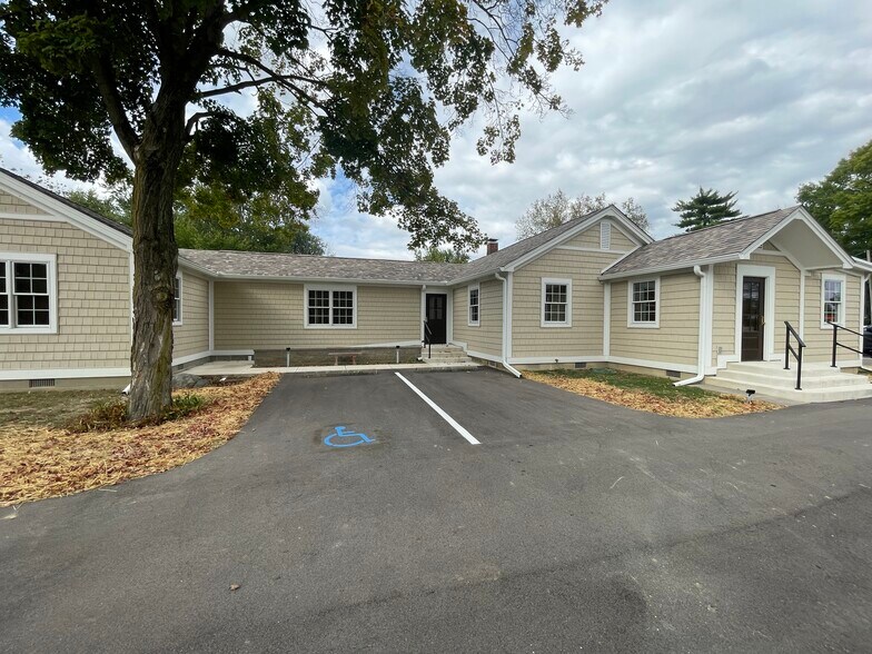 More Photos Of 10610 N Park Ave, Indianapolis Office For Lease
