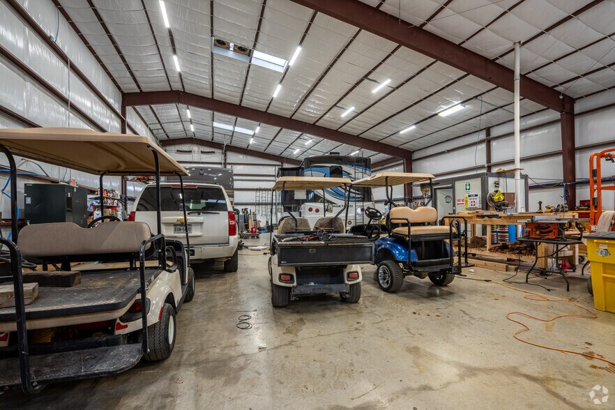 More Photos Of 10777 Highway 183 S, Austin Warehouse For Lease