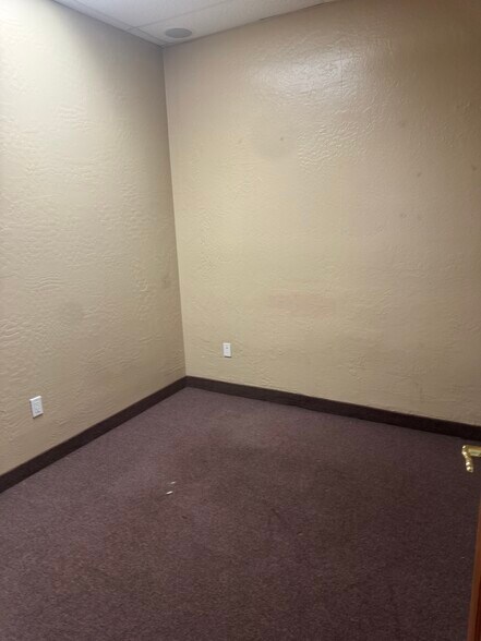 More Photos Of 116 N Lindsay Rd, Mesa Unknown For Lease