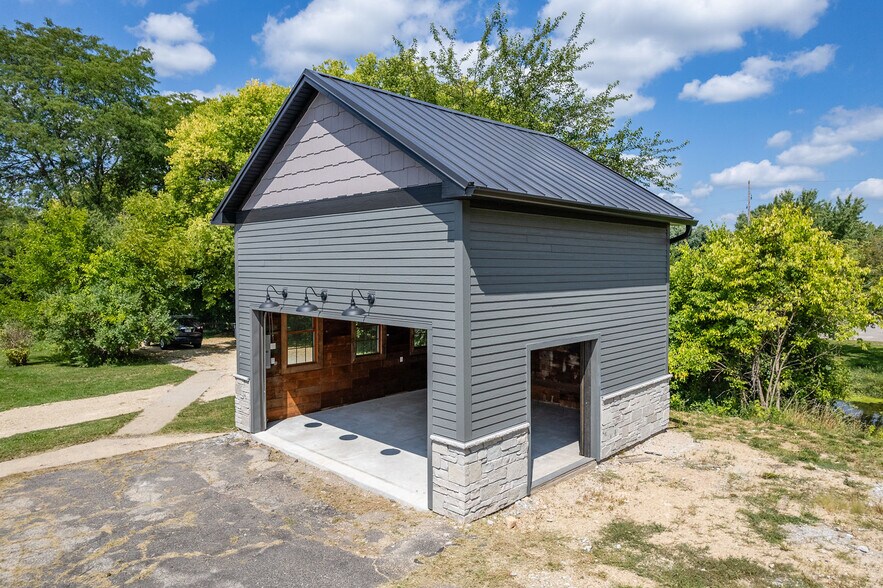 More Photos Of 336 N Spring St, Columbus Light Manufacturing For Sale