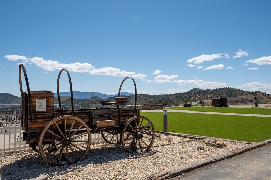 More Photos Of 100 N E St, Virginia City Hotel For Sale