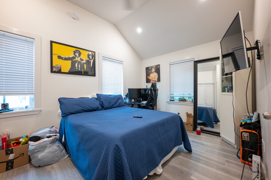 More Photos Of 1028 Truman Ave, Key West Storefront Retail Residential For Sale