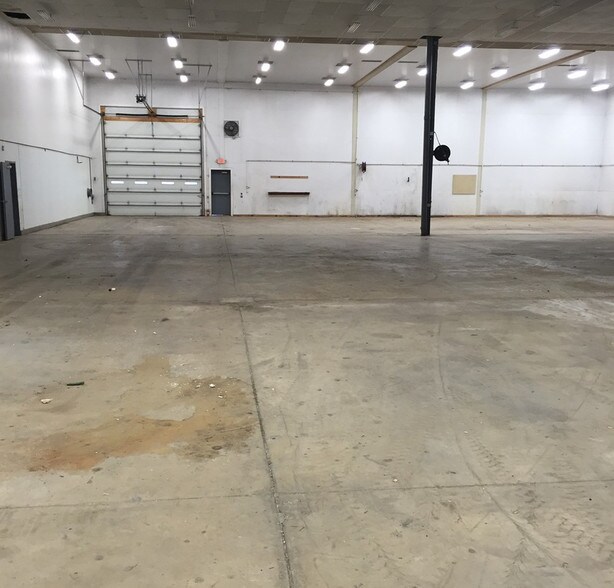 More Photos Of 25080 Lakeland Blvd, Euclid Auto Dealership For Sale