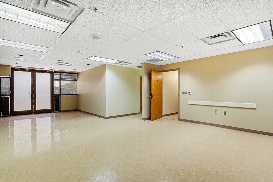 More Photos Of 2400 Trawood Dr, El Paso Medical For Lease