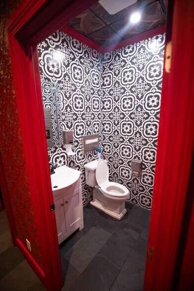 More Photos Of 829 Kapahulu Ave, Honolulu Restaurant For Lease