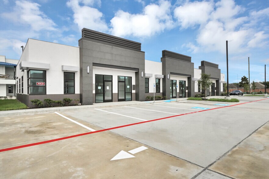 More Photos Of 12280 Broadway St, Pearland Office For Lease