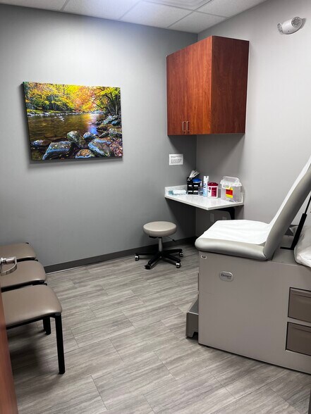 More Photos Of 5024 Hunter Rd, Ooltewah Storefront Retail Office For Lease