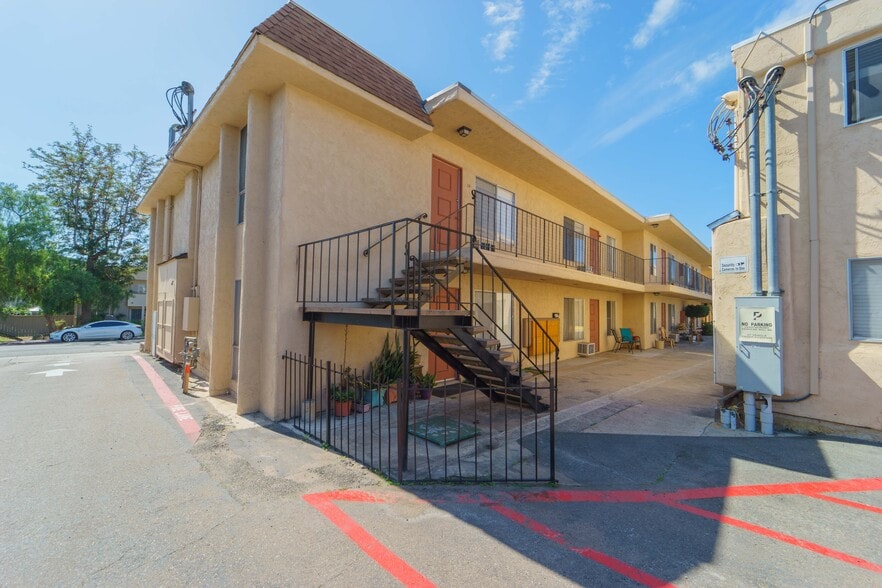 More Photos Of 12430 Oak Knoll Rd, Poway Apartments For Sale