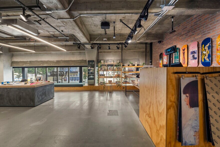 More Photos Of 808 S Broadway, Los Angeles Office For Lease