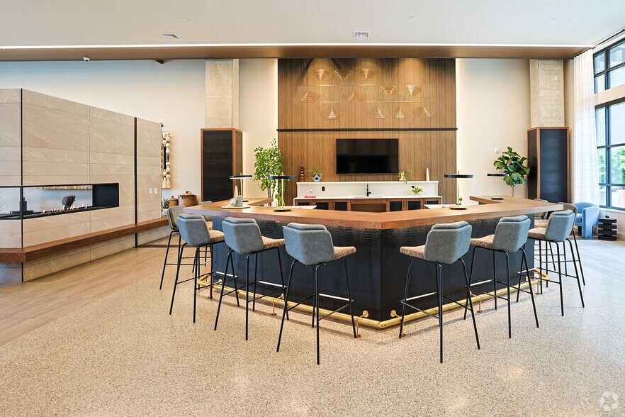 More Photos Of 484 2nd St, Everett Apartments For Lease