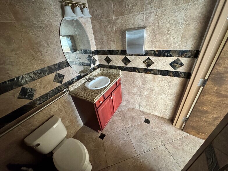 More Photos Of 4333 Silver Star Rd, Orlando Warehouse For Sale