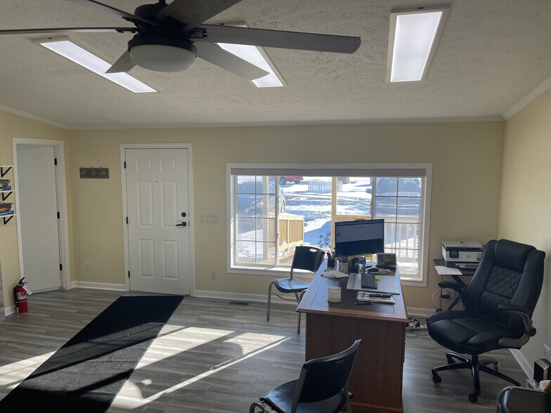 More Photos Of 10137 W HWY 30, Wanatah Flex For Sale