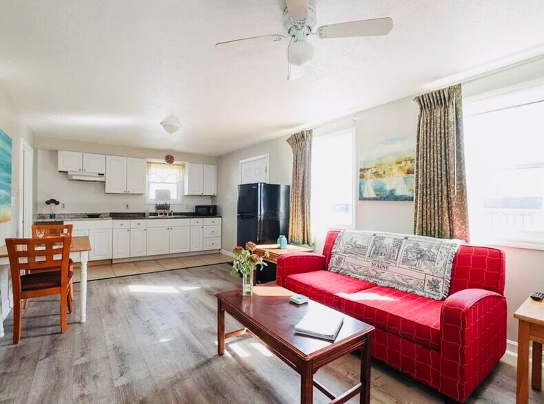 More Photos Of 18 Ocean Park Rd, Saco Hotel For Sale