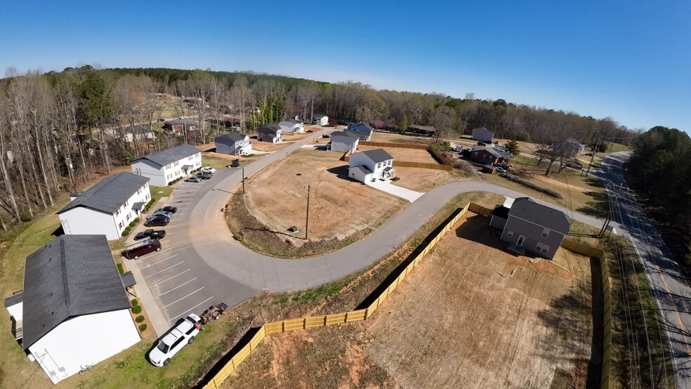 More Photos Of 110-118 Greenforest Cir, Liberty Apartments For Sale