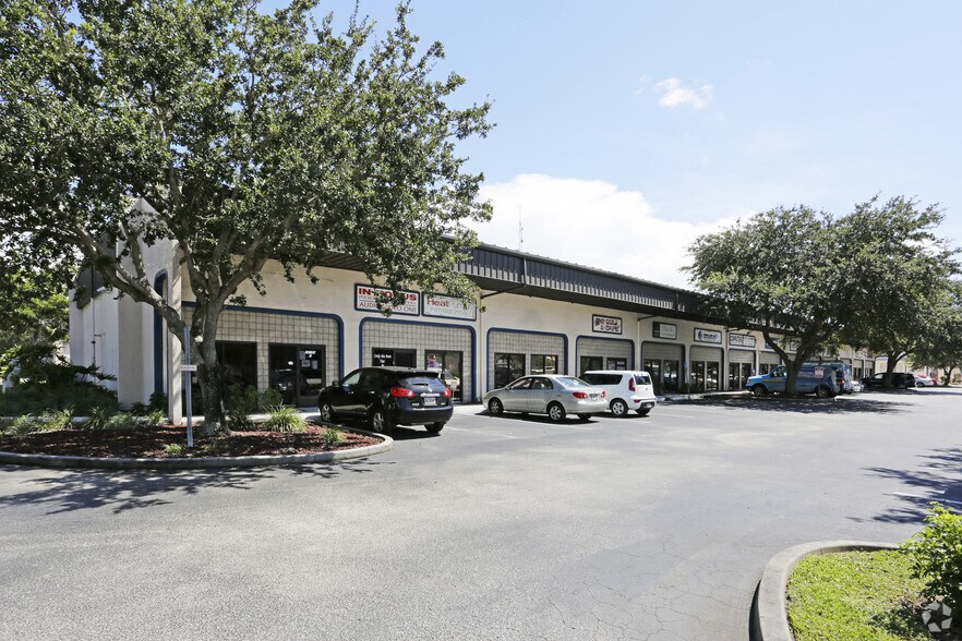 More Photos Of 12155 Metro Pky, Fort Myers Showroom For Lease