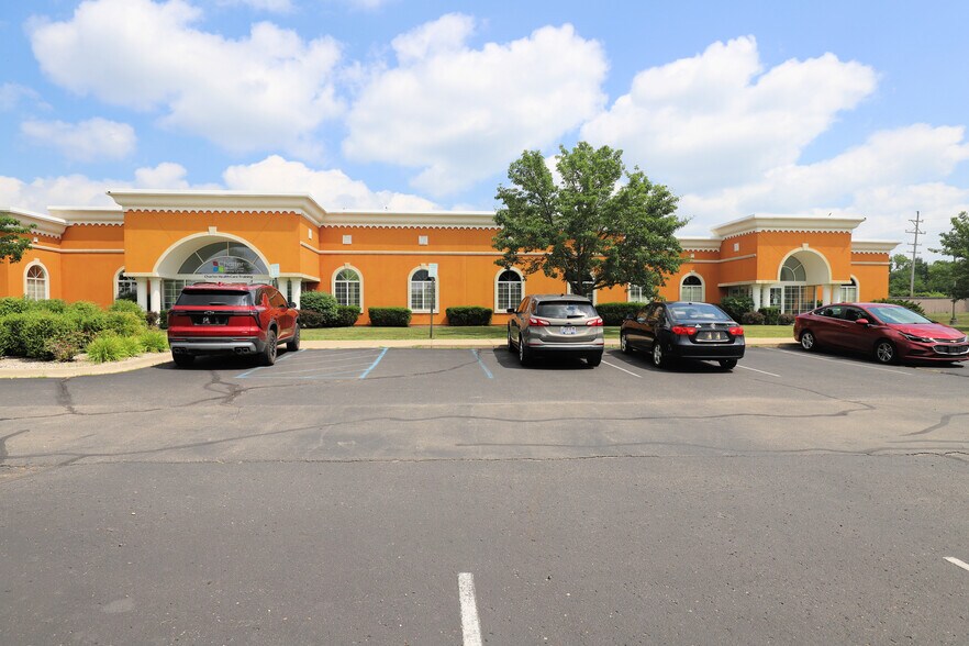 More Photos Of 1055 Charter Dr, Flint Medical For Sale
