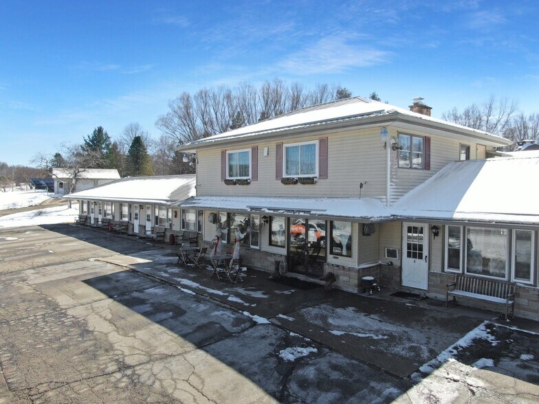 More Photos Of S5539 Us Hwy 14, Viroqua Hotel For Sale