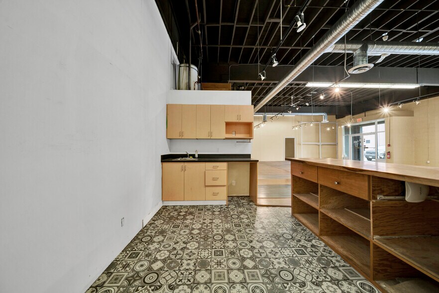 More Photos Of 1353-1363 Main St, North Vancouver District Storefront Retail Office For Lease