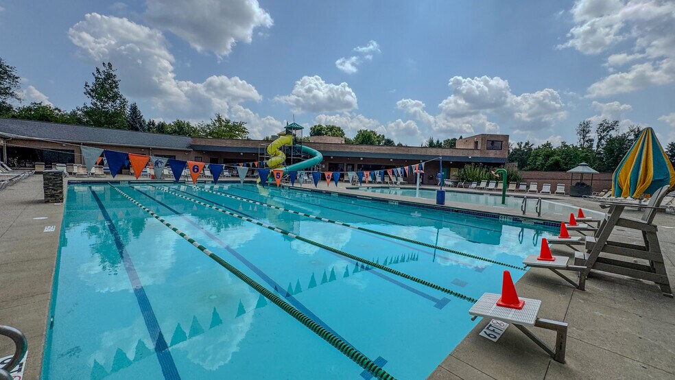 More Photos Of 5133 Darrow Rd, Hudson Health Club For Sale