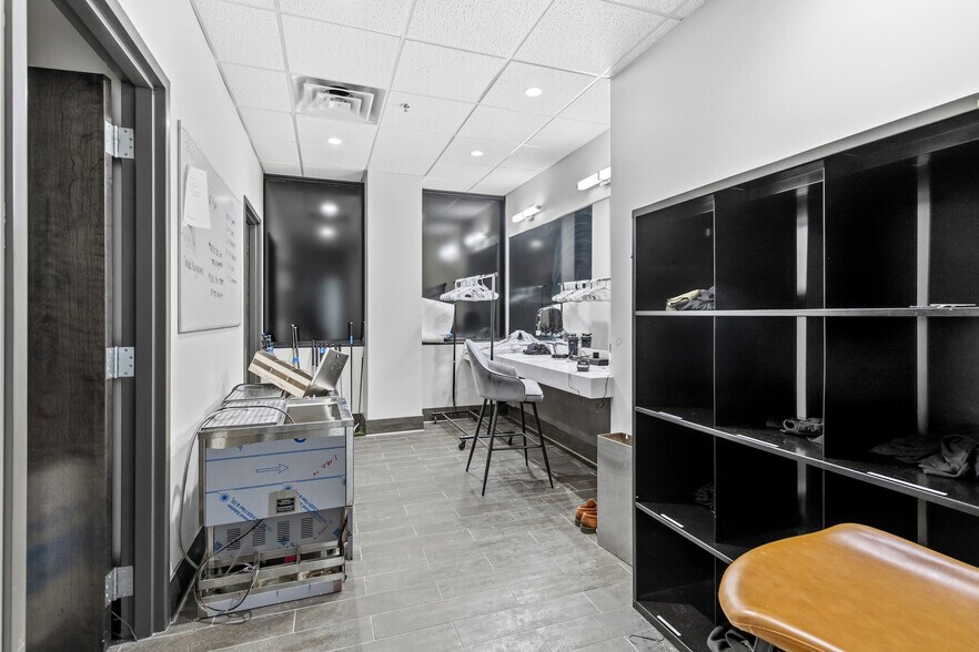 More Photos Of 7807 Creekridge Cir, Bloomington Office For Sale