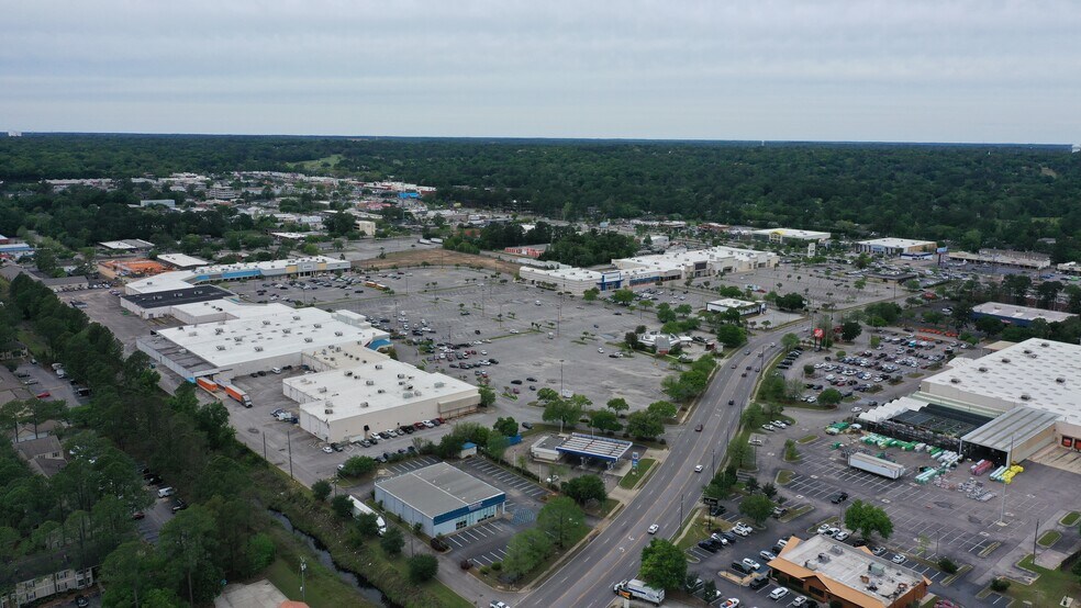 More Photos Of 3725 Airport Blvd, Mobile General Retail For Sale
