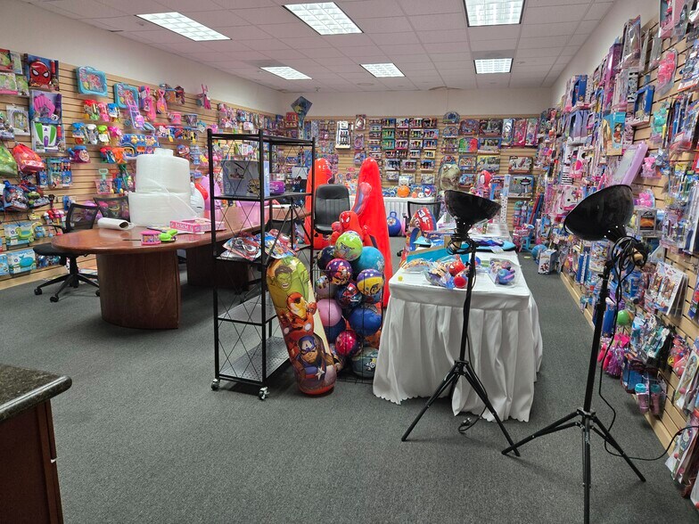 More Photos Of 19428 Londelius St, Northridge Warehouse For Lease