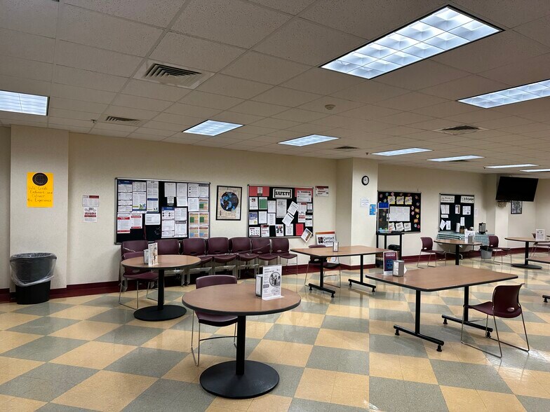 More Photos Of 3201 Palmyra Rd, Hannibal Office For Sale