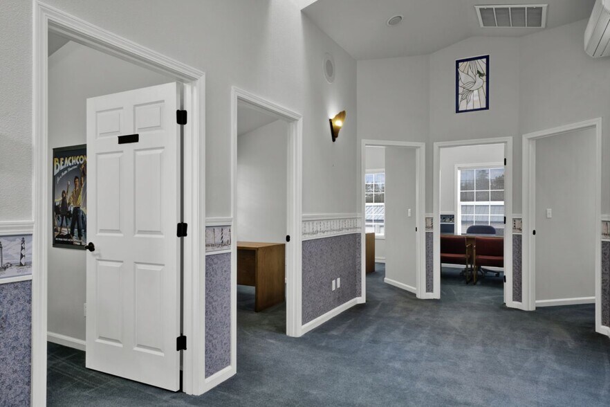 More Photos Of 1875 Highway 101, Florence Office For Sale