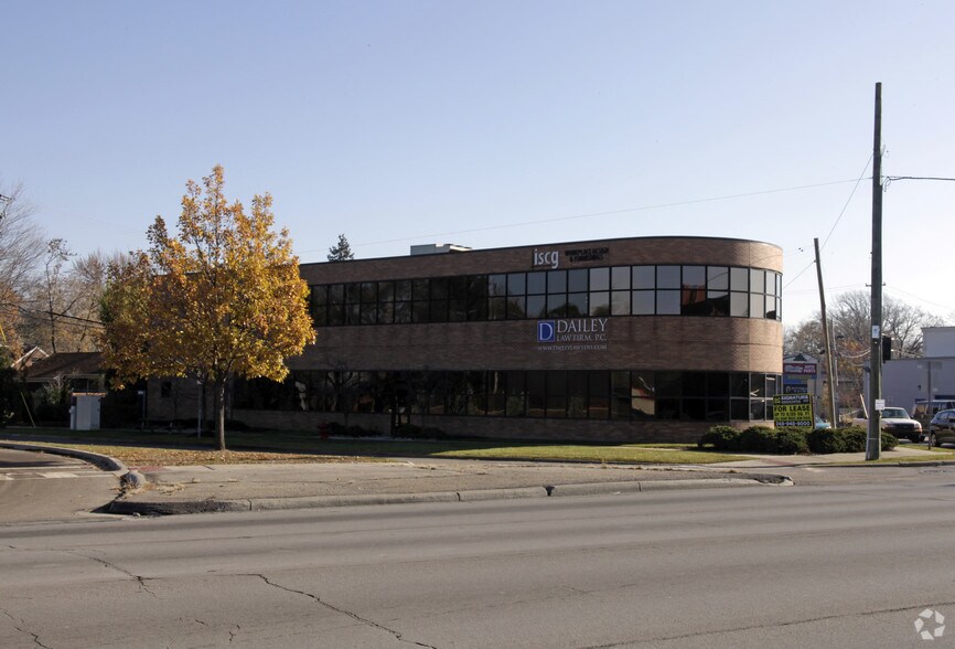More Photos Of 28000 Woodward Ave, Royal Oak Office For Sale