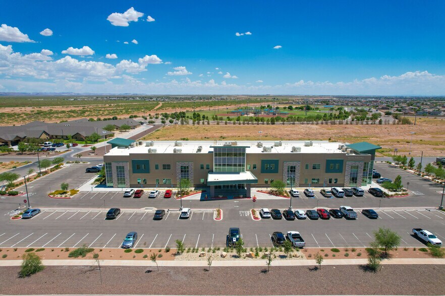 More Photos Of 11450 Gateway N Blvd, El Paso Hospital For Lease