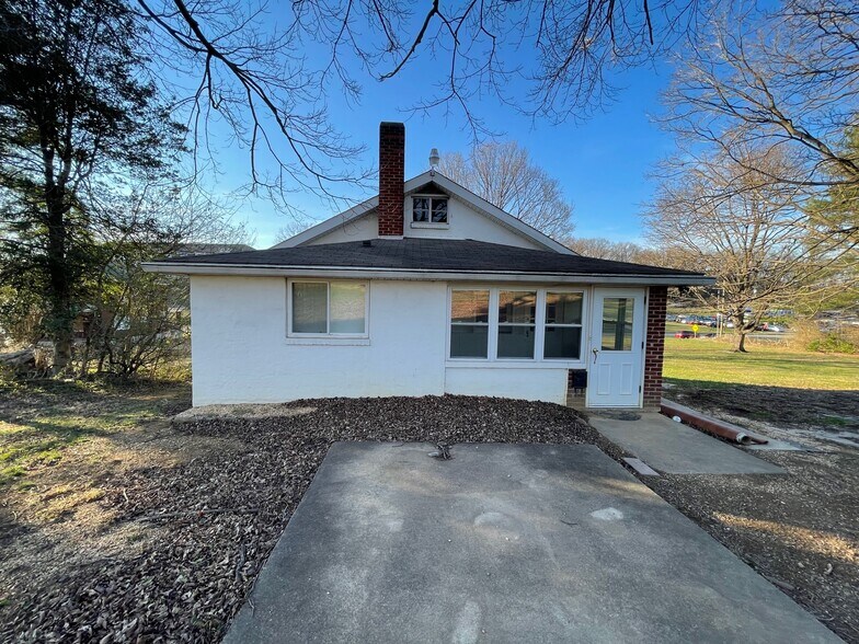 More Photos Of 2745 Orange Ave NE, Roanoke Office For Sale