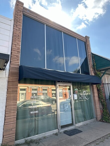 More Photos Of 1019 S Broadway St, Carrollton Storefront For Sale
