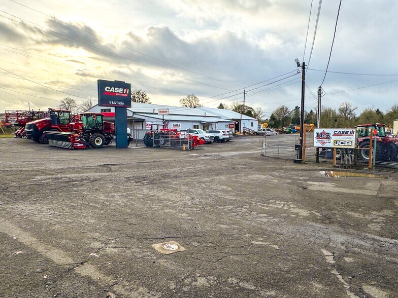 More Photos Of 185 W Main St, Hillsboro General Retail For Sale