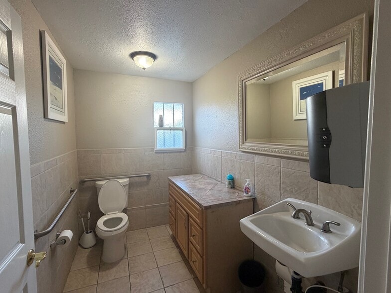 More Photos Of 24632 Narbonne Ave, Lomita Storefront For Sale