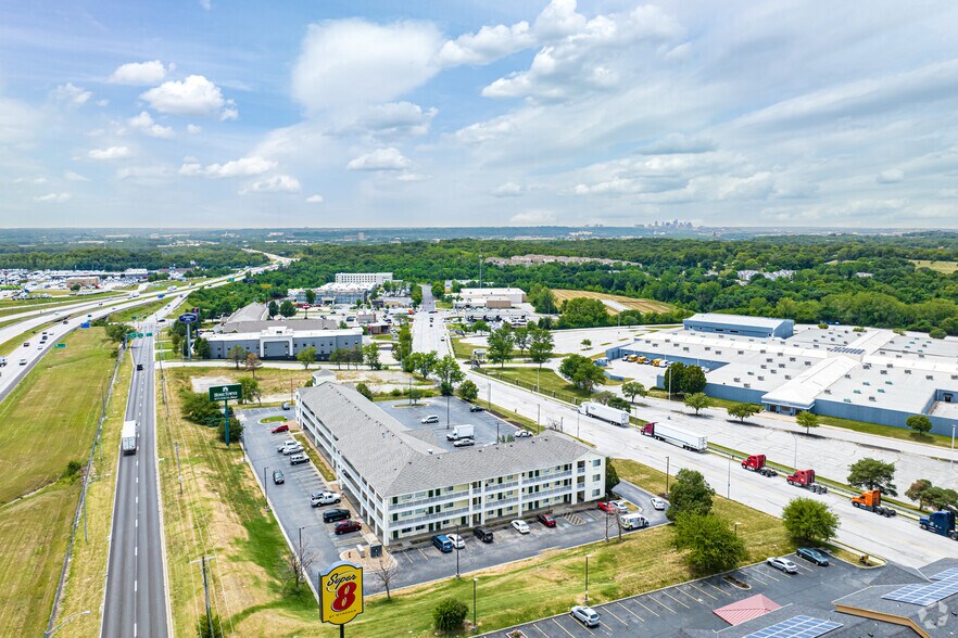 More Photos Of 4301 N Corrington Ave, Kansas City Hotel For Sale