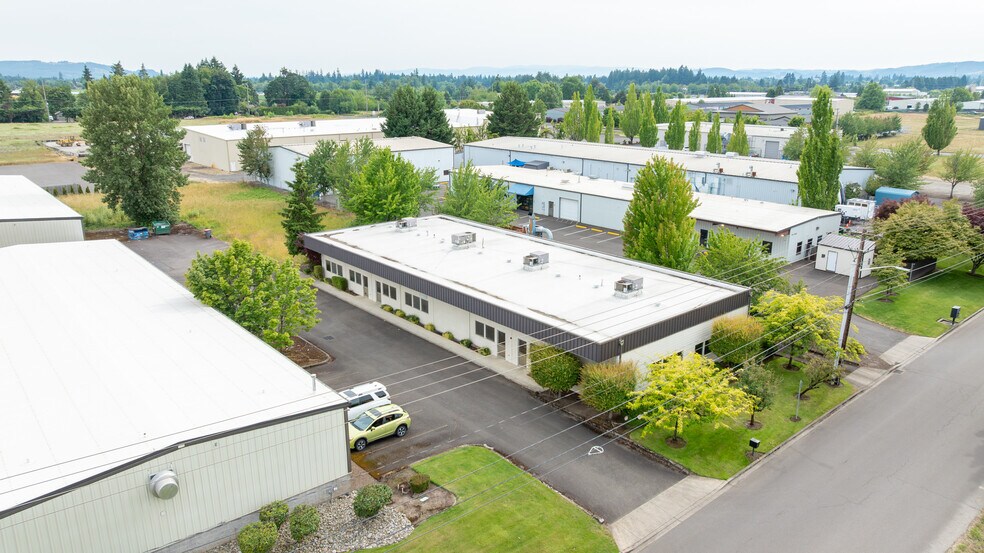 More Photos Of 3200 NE Rivergate St, Mcminnville Service For Sale