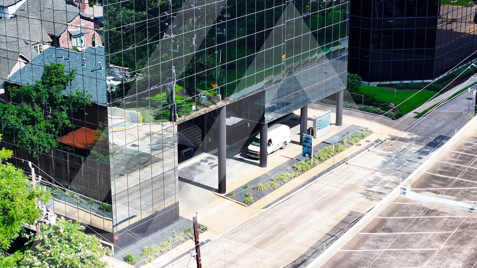 More Photos Of 770 S Post Oak Ln, Houston Office For Lease