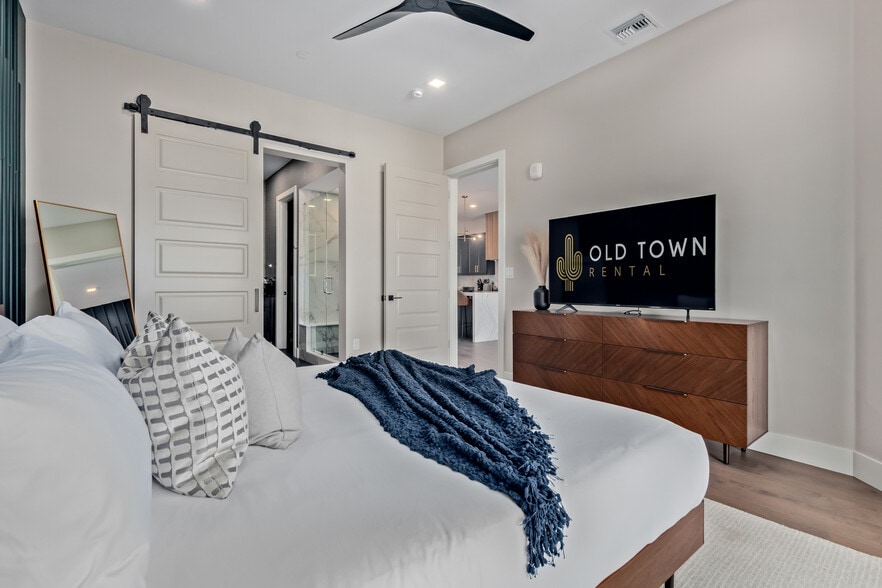 More Photos Of 4238 N Craftsman Ct, Scottsdale Freestanding For Sale