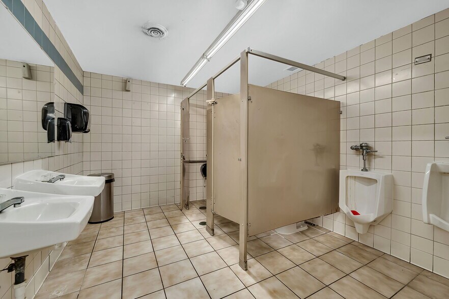 More Photos Of 905 Theodore St, Crest Hill Restaurant For Sale