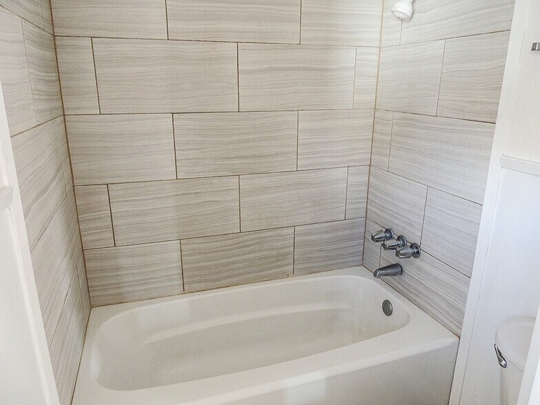 More Photos Of 1329 Todd Rd Ext, Lakeport Flex For Sale