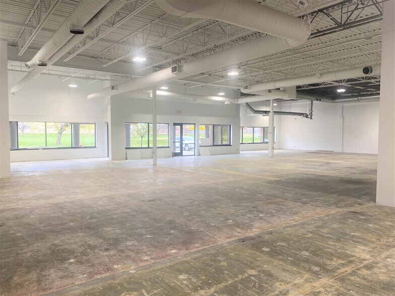 More Photos Of 9201 E Bloomington Fwy, Bloomington Distribution For Lease