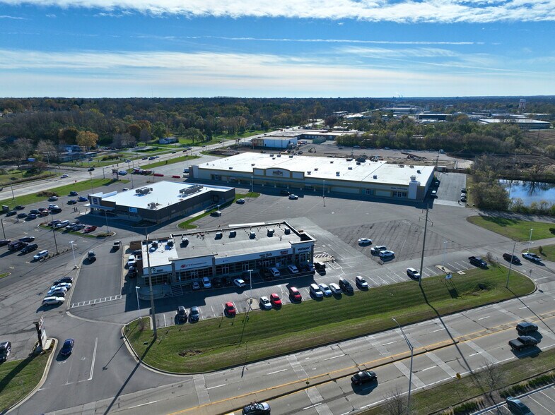 More Photos Of 1519 E Riverside Blvd, Loves Park General Retail For Lease