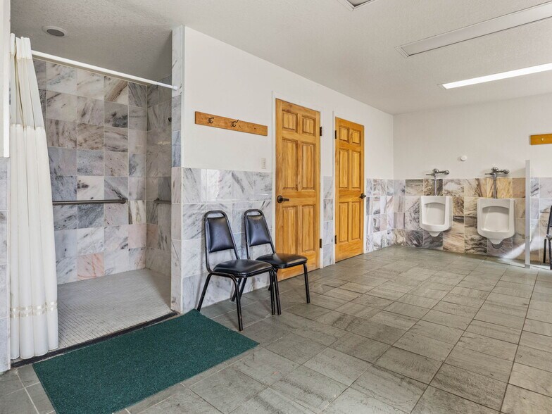 More Photos Of 11702 NE Halsey St, Portland Freestanding For Sale