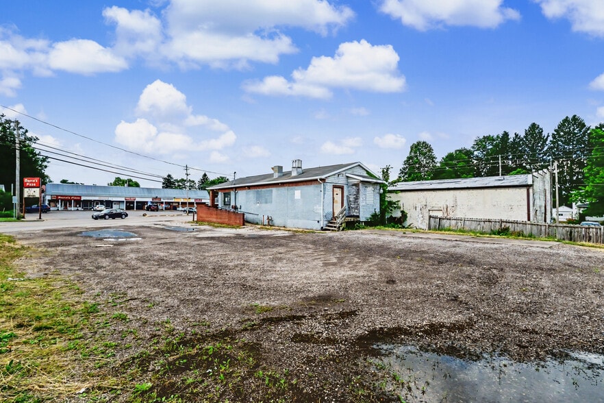 More Photos Of 889 Ashland Rd, Mansfield Freestanding For Sale