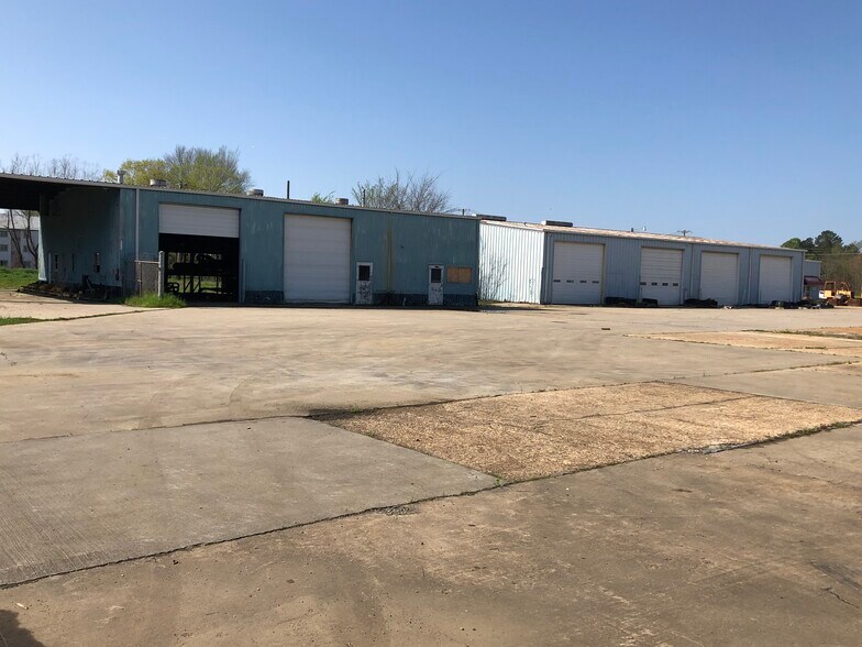 More Photos Of 246-248 N Pearson Rd, Jackson Warehouse For Lease
