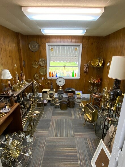 More Photos Of 1227 Gordon Park Rd, Augusta Light Distribution For Sale